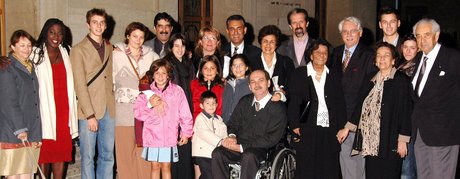 Quelques participants aux célébrations du jubilée. A droite Sohrab Payman et sa femme, Tabandeh, qui ont introduit la foi à San Marino