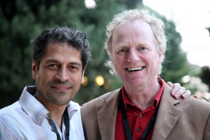 Keyhan Ighanian et Thor Henning Lerstad, étaient deux délégués de  la Norvège. Ils faisaient partie du millier de participants originaires de 150 pays, présents à la 10ème Convention internationale bahá’íe.