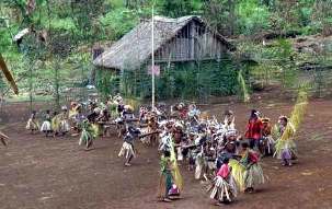 Habitants et  visiteurs sont réunis pour inaugurer l’ouverture des nouvelles salles de classe