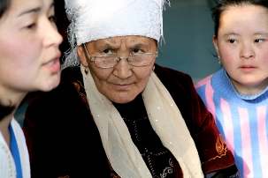 Une participante du Kirghizstan, au centre, écoute attentivement parler une jeune femme du Kazakhstan durant un atelier à la conférence d’Almaty lors du week-end des 6 et 7 décembre dernier.