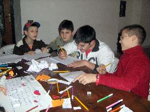Les discussions, projets de service, les arts et les jeux, intégrés aux classes de Portici aident les jeunes à apprendre le respect d’eux-mêmes et des autres et aussi comment servir la communauté.