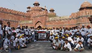 À New Delhi, des militants de United4Iran, Trans Asia Alliance et Asian Center for Human Rights ont rejoint les bahá’ís pour une marche pacifique à travers la ville le dimanche 1er avril.