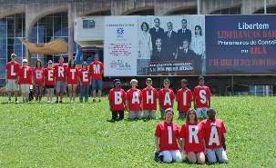 Les sympathisants brésiliens portaient des t-shirts sur lesquels on pouvait lire «Libertem Baha'is Irã » (« Iran, libérez les Baha’is »).