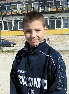 Raffaele Liccardi, 14 ans, dit du programme de Portici : « Ces classes me permettent de découvrir de nouveaux talents et qualités (en moi-même) et je me sens plus ouvert parce que je rencontre de nouvelles personnes. »