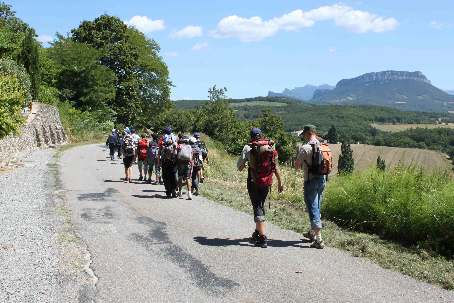 La randonnée du camp Yakari des 13/14 ans s’est déroulée dans la nature aux alentours de  Valbrian, Saou et Beauvallon. De 3 à 6 jours de randonnée selon les âges sans oublier la pratique d’autres sports pour les plus âgés.