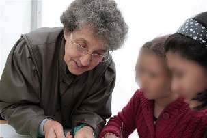 Sylvianne, membre de l’ABF, a  animé des ateliers spécialement conçus pour les enfants.
