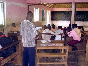 Cette classe du collège catholique de Bremen fait partie de celles qui sont impliquées dans le projet, qui améliore l’alphabétisation dans la langue locale et en anglais