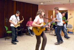 Répétition générale pour les jeunes musiciens avant la fête de l’unité.