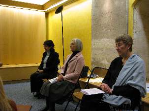 Participantes en méditation et prières.