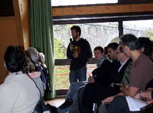 Les participants à la conférence lors des débats