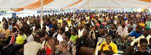 Quelques 750 bahá’ís, en provenance de Zambie, Malawi et  Zimbabwe se sont rassemblés à Lusaka en Zambie les 1er et 2 novembre dernier, donnant ainsi le coup d’envoi à la première des 41 conférences régionales qui se tiendront dans le monde entier durant les quatre prochains mois.