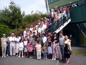 Les participants au Congrès posant pour la photo souvenir devant l’espace Orlano à Saint-Jean-de-Luz
