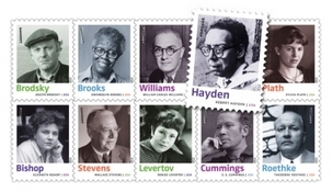 Robert Hayden, poète et bahá’í (rangée du haut, deuxième en partant de la droite), figure dans une nouvelle série de timbres du service postal américain reprenant les poètes américains les plus éminents du 20e siècle.