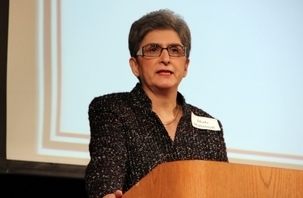 Le professeur Hoda Mahoudi est la troisième titulaire de la chaire bahá’íe pour la paix mondiale à l’université du Maryland.