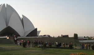 La maison d’adoration de New Dehli a été ouverte au public en janvier 1987. Depuis plus de 70 millions de personnes ont déjà visité cet édifice!