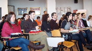 Session plénière de formation pour les jeunes bahá’ís européens participants à la session