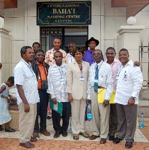 Ces bahá’ís de Mamfe , province du sud ouest du Cameroun, ont visité leur centre bahá’í situé à Yaoundé.