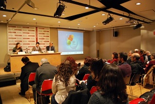Un panel de présentation de discussion sur la religion et le changement social, au cours d’une conférence sur la religion et la gouvernance qui a eu lieu à Barcelone, en Espagne.