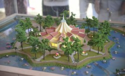 Une maquette de la maison d’adoration bahá’íe présentée lors de l’évènement