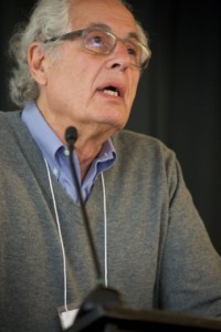 M. Howard Adelman, professeur émérite à l’université de York, directeur fondateur du Centre d’études sur les réfugiés, présent au symposium à l’université Carleton. (Photo par Emad Talisman)