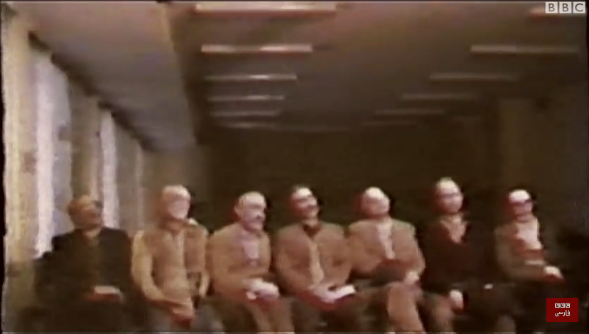 Des séquences jamais vues auparavant du procès en 1981 de membres du conseil administratif de la communauté bahá’íe en Iran – fusillés par un peloton d’exécution peu après leur procès – ont été diffusées pour la première fois dans le cadre d’un documentaire de la BBC sur le système judiciaire de l’Iran. (photo : BBC/capture d’écran)