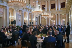 Quelque 90 représentants de différentes organisations religieuses se sont réunis au palais royal à Oslo au début du mois dans le cadre des efforts visant à promouvoir une plus grande compréhension et un meilleur dialogue interreligieux. (Photo par la communauté bahá’íe de Norvège)