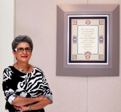 Mme Hoda Mahmoudi, actuelle titulaire de la Chaire bahá’íe pour la paix mondiale. (Photo Baha’i World News Service)