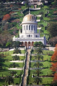 Les membres des Corps continentaux de conseillers se sont réunis au Centre mondial bahá’í pour la conférence mémorable des conseillers, qui a débuté le 29 décembre. Pendant les 3 jours précédents, ils ont visité les tombeaux bahá’ís sacrés et les lieux saints en préparation à cette conférence.