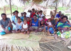 Dans le village de Lenkanal, des bahá’ís ont démontré une résilience courageuse après le passage du cyclone dévastateur en mars 2015.