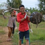Des bénévoles participant au récent projet de plantation d’arbres sur le site du temple à Battambang.
