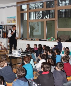 Une classe au Luxembourg assistant à une présentation de Unity Foundation