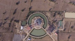 Vue aérienne montrant les progrès réalisés dans la construction de la maison d’adoration bahá’íe locale à Battambang, au Cambodge. 