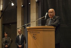L’honorable Salim Joubran, juge à la Cour suprême d’Israël, parlant à la réception. Le juge Joubran, qui prend sa retraite cette année, a été mis à l’honneur pour son service public et ses contributions à la coexistence.