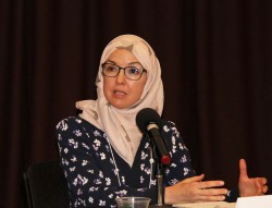Ingrid Mattson est une responsable religieuse musulmane, professeur d’Études islamiques et militante interreligieuse. Elle s’est exprimée au cours de la récente conférence Our Whole Society (Toute notre société) à Ottawa, au Canada.