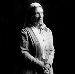 Sarah Farmer était l’une des premières innovatrices américaines en matière de religion. Green Acre Inn à Eliot, dans le Maine, lui appartenait