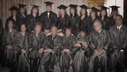 Des diplômés de l’Institut bahá’í d’enseignement supérieur (Photo de courtoisie de L’éducation n’est pas un crime)