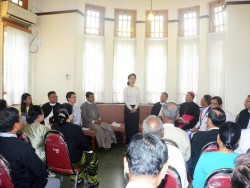 Aung San Suu Kyi prononçant un discours lors d’un service commémoratif interreligieux le 19 juillet. (Photo de courtoisie du ministère de l’Information du Myanmar)