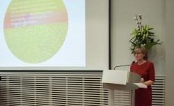 Mairead McGuiness, vice-présidente du Parlement européen, prononçant une allocution à Bruxelles