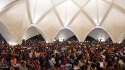 Environ 5 000 invités ont participé à une célébration au temple de New Delhi, en Inde.