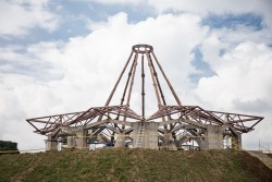 Au cours des derniers mois, la construction de la maison d’adoration a connu d’importants progrès.