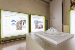 « Architecture et marbre : symbiose de l’inventivité et de la matière », une exposition d’un mois au musée Palladio, a mis en lumière l’architecture de plusieurs bâtiments bahá’ís.