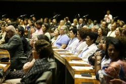 Des représentants d’un large éventail de partis politiques se sont réunis pour participer à la séance, ce qui a été relevé par certains conférenciers comme un signe de l’unité que les enseignements de Bahá’u’lláh inspirent.