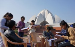 Inspirés par les principes bahá’ís d’unité et de justice, des milliers de jeunes à Delhi sont au cœur d’activités communautaires de grande envergure.