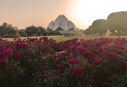 ‘Abdu’l-Bahá a appelé les maisons d’adoration bahá’íes « les orients de lumière ».