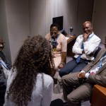 Un groupe de conseillers d’Afrique a récemment discuté du travail d’organisations d’inspiration bahá’íe sélectionnées dans le domaine de l’éducation. (De gauche à droite) Clément Thyrrell Feizouré, Maina Mkandawire, Judicaël Mokolé et Alain Pierre Djoulde ont expliqué comment les organisations s’inspirent de certains principes des enseignements de Bahá’u’lláh pour étayer leur approche du développement.