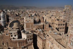 Les autorités houthies soutenues par l’Iran à Sanaa, au Yémen, ont pris pour cible samedi une vingtaine de bahá’ís avec une série d’accusations sans fondement. (Photo par yeowatzup, accessible via Wikimedia Commons)