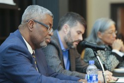 (De gauche à droite) W. Andy Knight, de l’université d’Alberta, David Cunningham, de l’université du Maryland, et Charlotte Ku, de l’université Texas A&M, ont traité du leadership, de la gouvernance mondiale et de la paix.