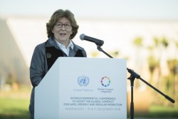 Louise Arbour, représentante spéciale du secrétaire général pour les migrations, prenant la parole lors de la cérémonie d’ouverture de la récente conférence des Nations unies sur les migrations. (Photo ONU/Abdelouahed Tajani)
