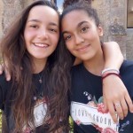 Clara Lointier (à gauche) et Ariana Diarra sont les heureuses lauréates 2020 dans la catégorie Lycée du prix « Réinventer le monde » de l’Agence française de développement.