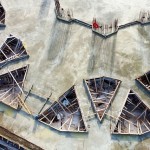 Le coulage du béton pour la place centrale et le sol de l’édifice principal, exécuté cette semaine, marque une nouvelle étape dans le projet, alors que deux murs du portail sont en voie d’achèvement.